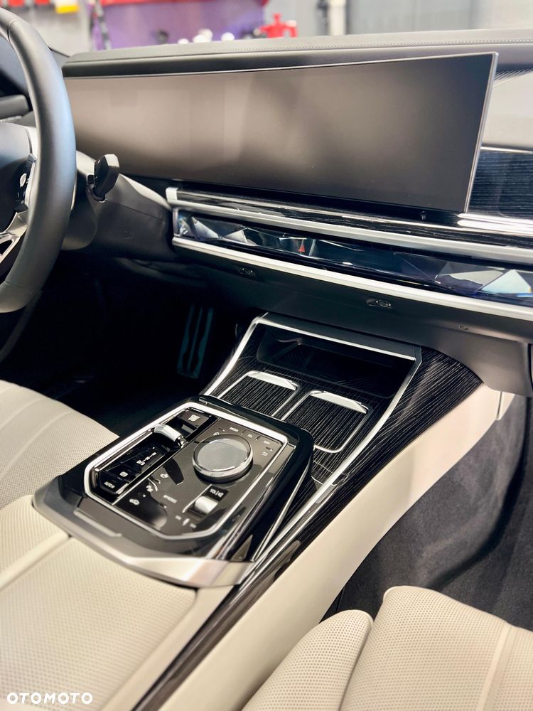 BMW Seria 7 - 25