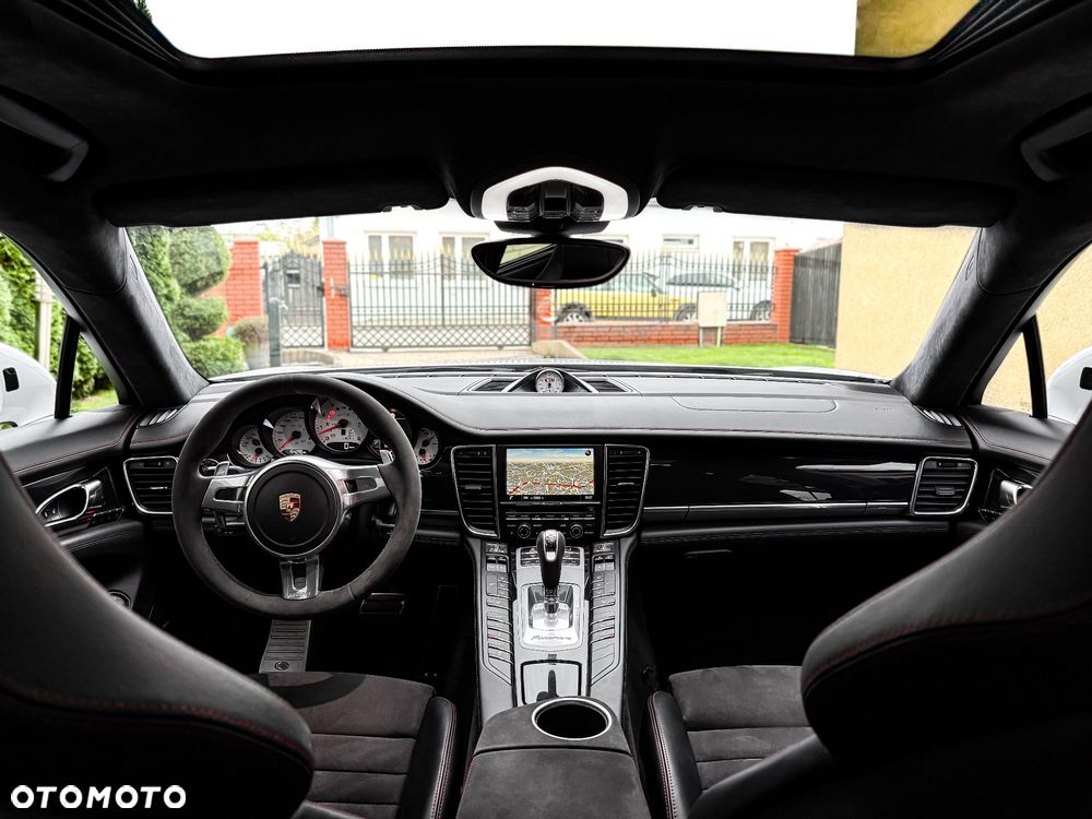Porsche Panamera GTS PDK - 15