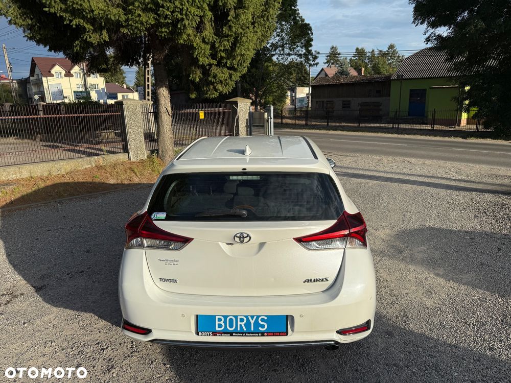Toyota Auris 1.6 D-4D Executive - 6