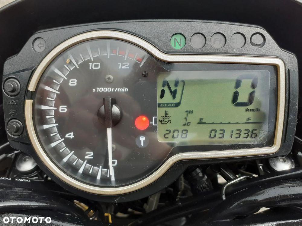 Suzuki GSR - 22