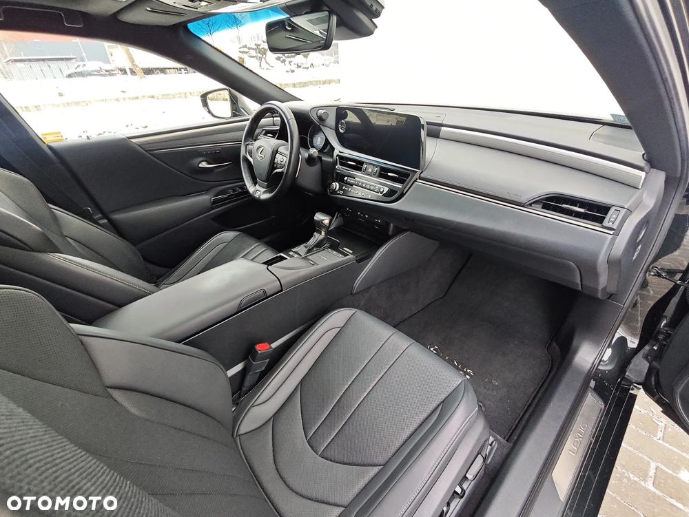 Lexus ES 300h F Sport Edition - 4