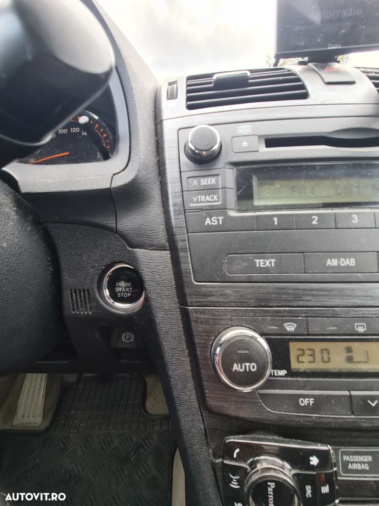 Toyota Avensis 2.0 D-4D Executive - 6