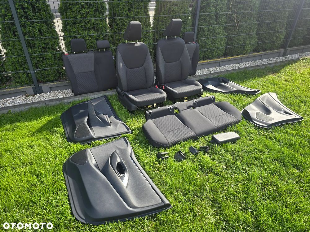 TOYOTA YARIS IV FOTELE KANAPA WNĘTRZE EUROPA - 4