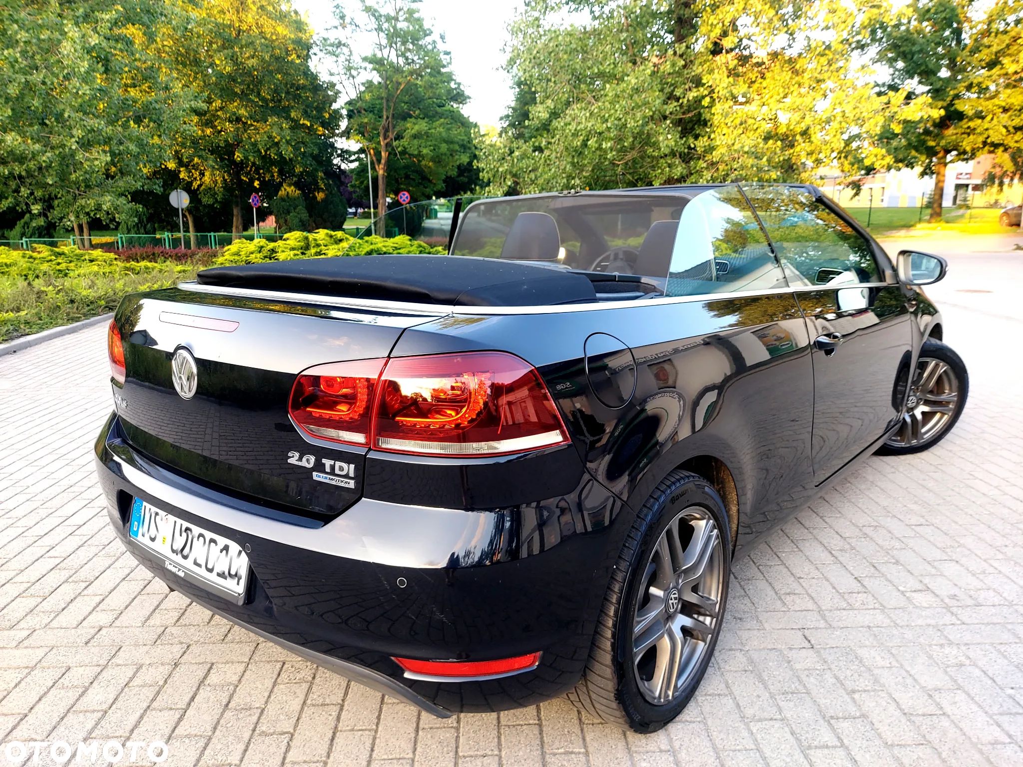 Volkswagen Golf Cabrio 2.0 TDI BlueMotion Technology Exclusive - 1