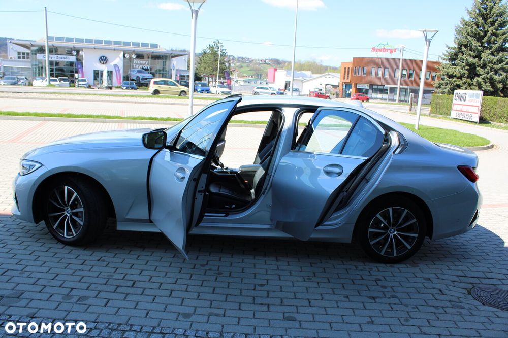 BMW Seria 3 330i Sport Line - 20