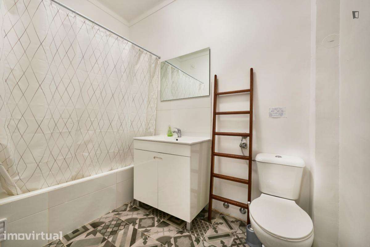 Quarto - localizado em Benfica Lisbon - Grande imagem: 2/42