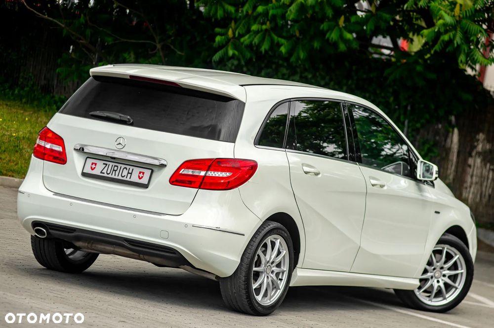 Mercedes-Benz Klasa B 200 7G-DCT AMG Line - 19