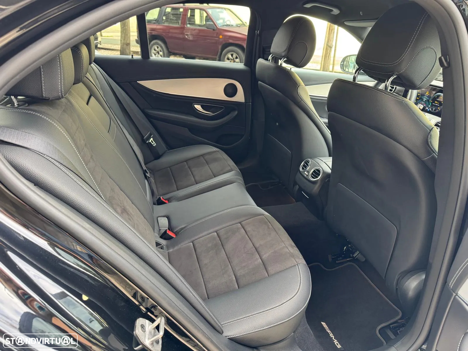 Mercedes-Benz E 220 d AMG Line - 28