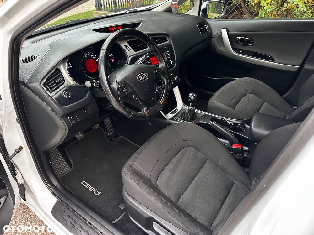 Kia Ceed 1.4 CVVT Dream Team Edition - 18