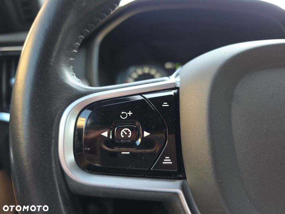 Volvo V90 Cross Country - 13