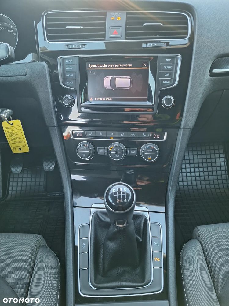 Volkswagen Golf - 14