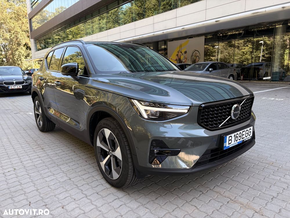 Volvo XC 40 B3 AT FWD MHEV Plus Dark - 8
