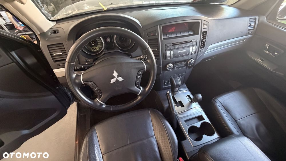 Mitsubishi Pajero 3.8 V6 Instyle - 34