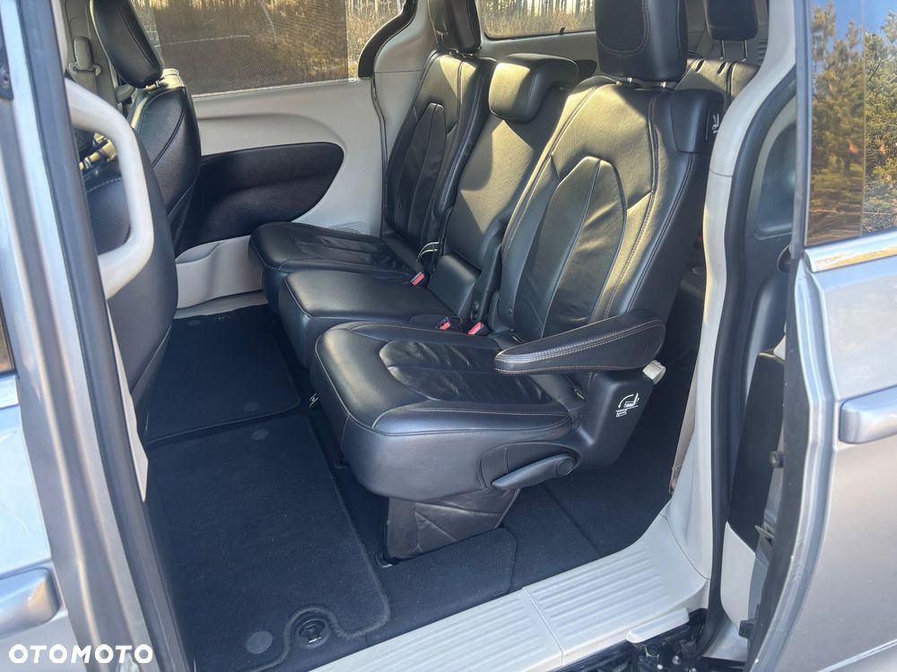 Chrysler Pacifica - 17
