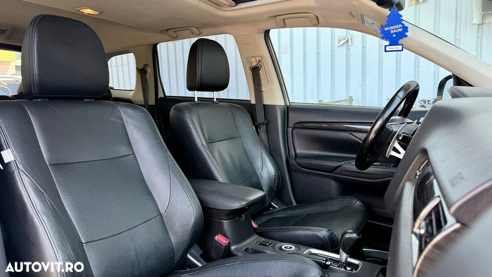 Mitsubishi Outlander - 14