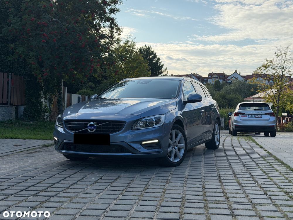 Volvo V60 D2 Geartronic Summum - 1