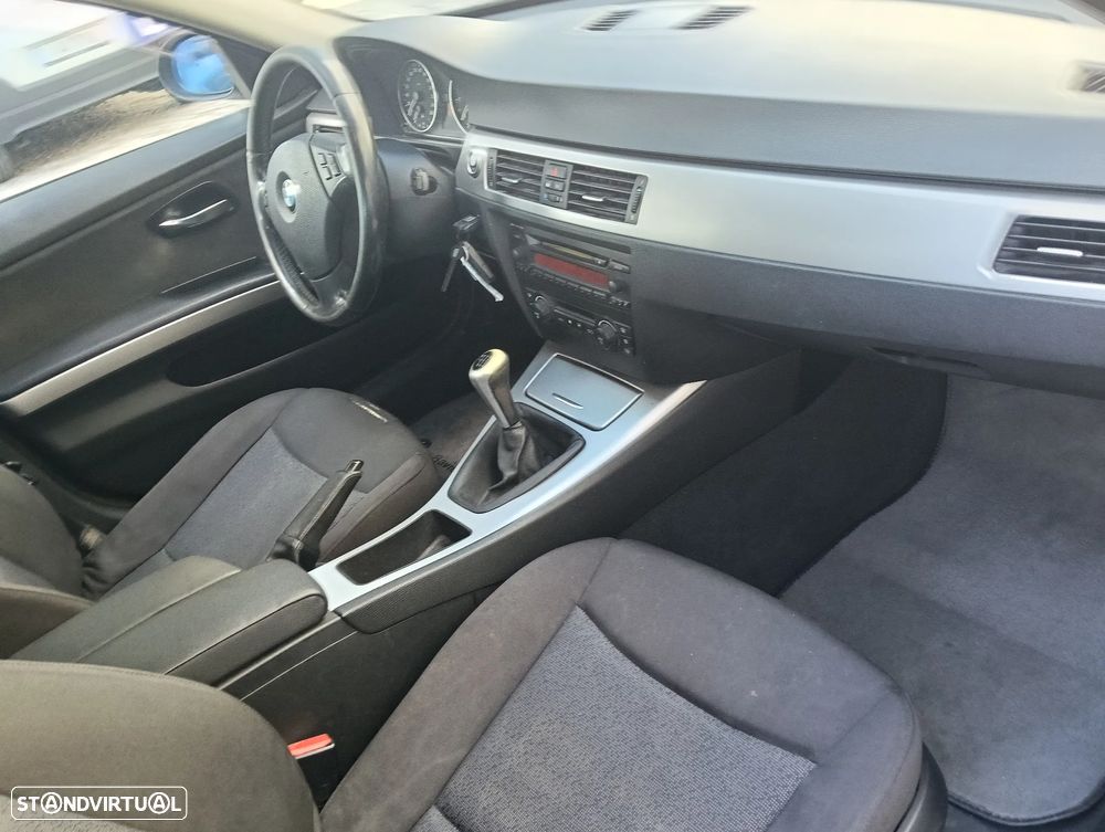 BMW 320 i Exclusive - 15
