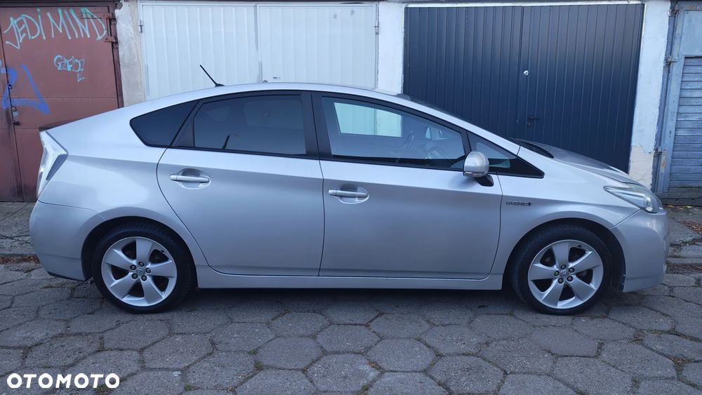 Toyota Prius 1.8 HSD Sol - 3