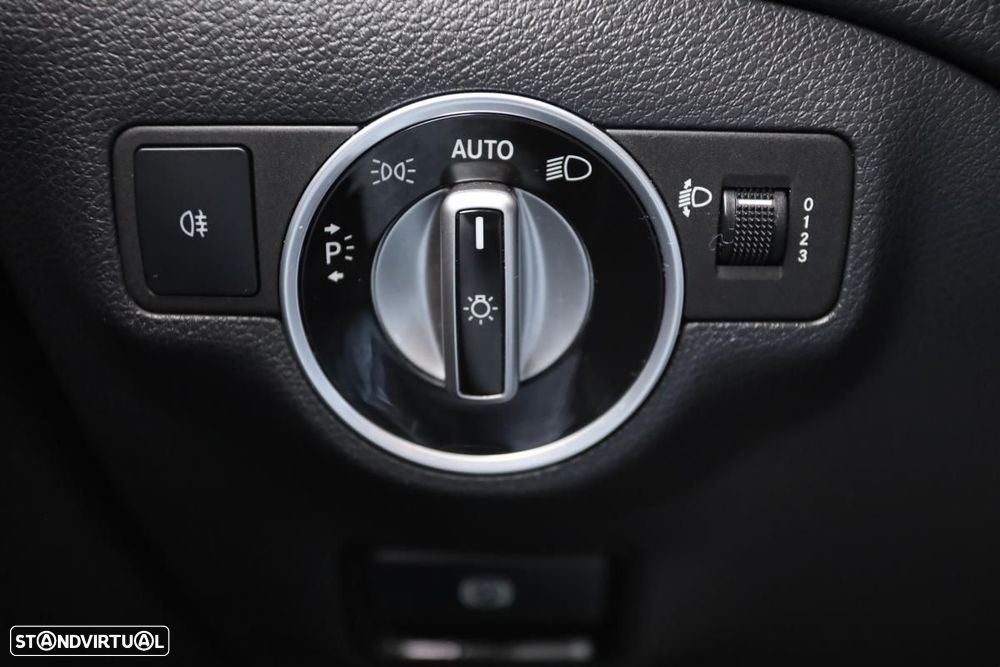 Mercedes-Benz CLA 200 d Shooting Brake Urban Aut. - 13