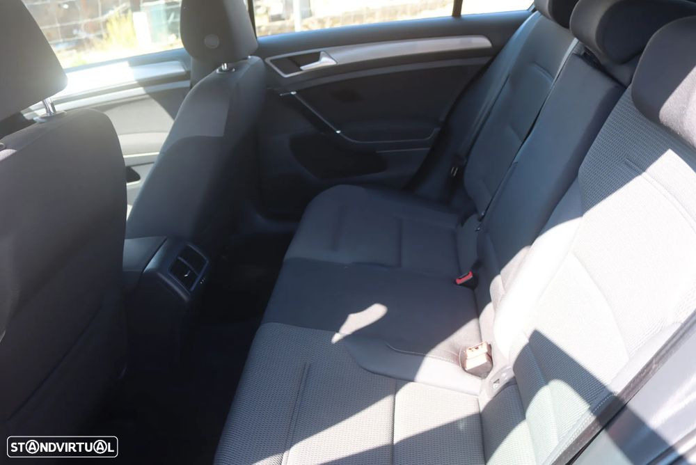 VW Golf 1.6 TDi DPF DSG Highline - 4