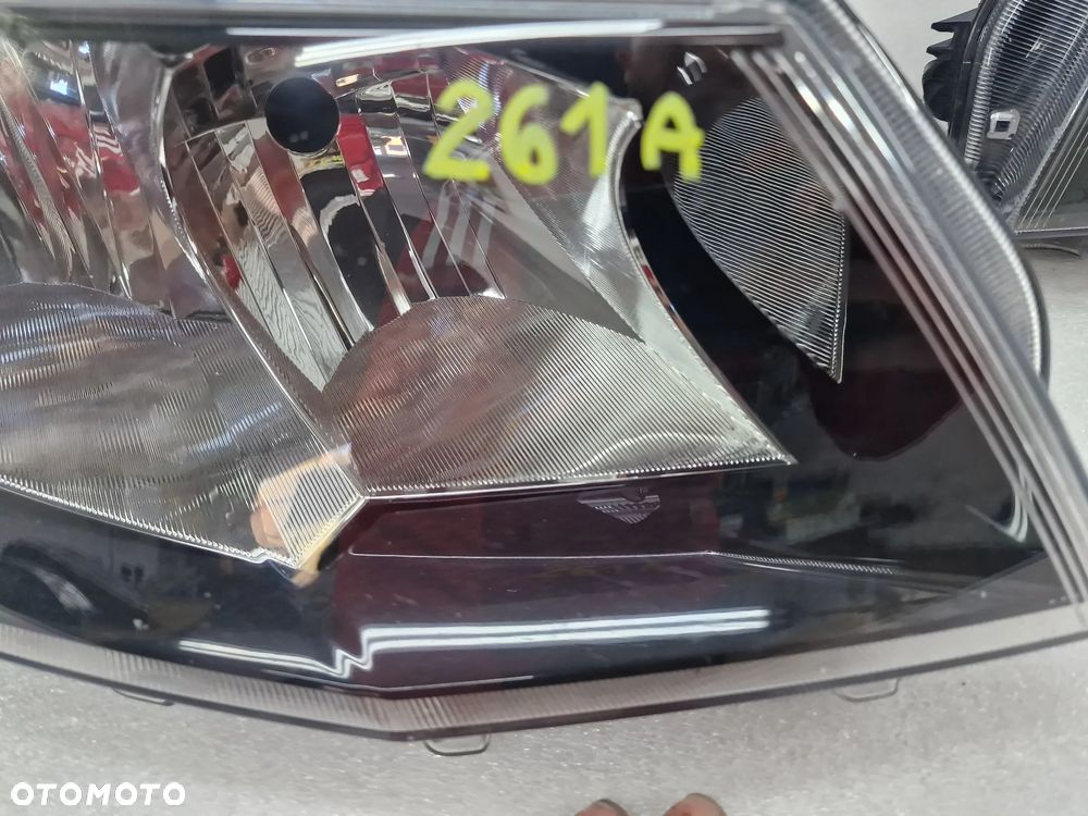 SKODA OCTAVIA 3 III 5E0 12- LEWA / PRAWA ZWYKŁA LAMPA PRZEDNIA PRZÓD , NR 5E1941016 / 5E1941015 , NR AUKCJI LA261 - 4