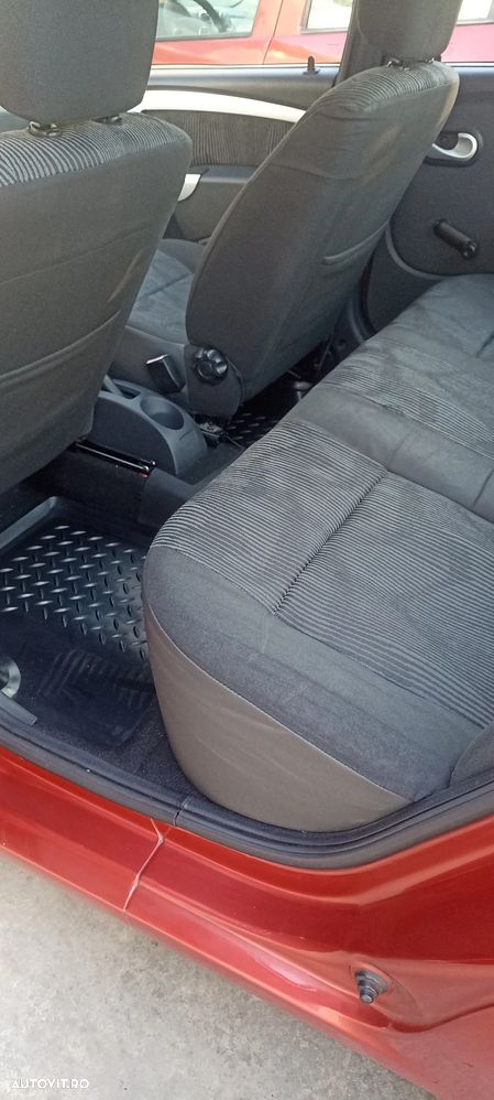 Dacia Logan 1.2 16V Laureate - 12