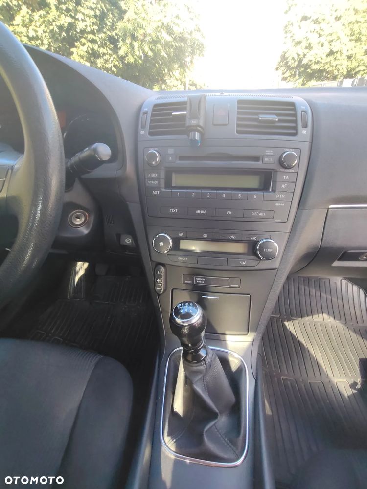 Toyota Avensis 1.6 Luna - 9