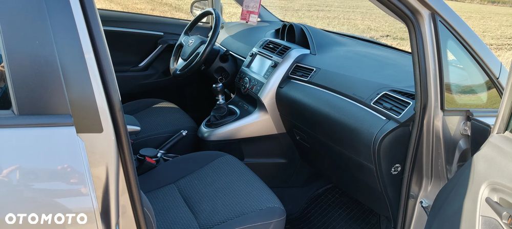 Toyota Corolla Verso 2.0 D-4D Executive - 26