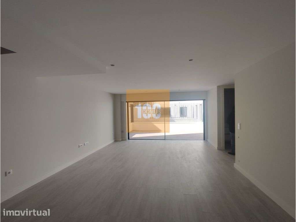 T2 duplex com dois terraços e garagem em Espinho - Grande imagem: 4/33