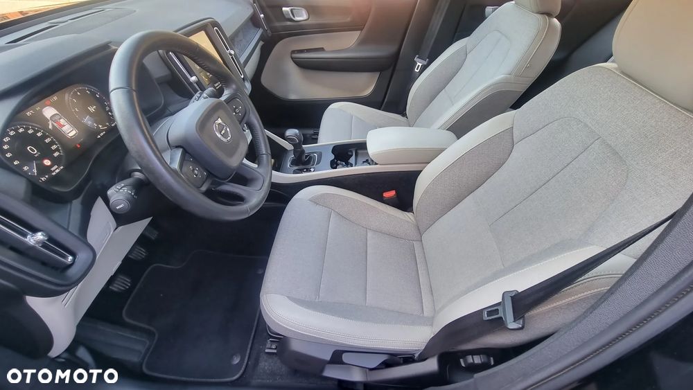 Volvo XC 40 T3 Momentum - 24