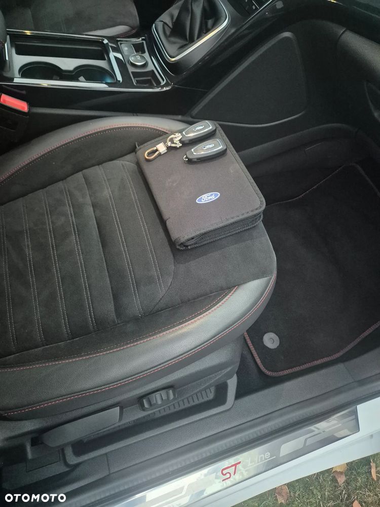 Ford Kuga - 8