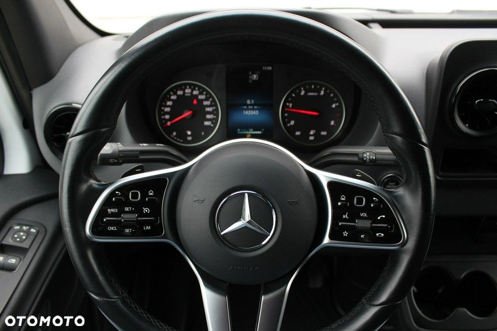 Mercedes-Benz Sprinter - 14