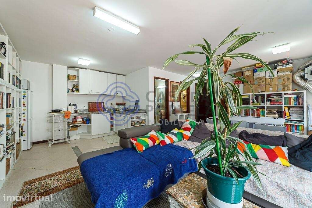 Espaço de Serviços convertível em habitação na baixa do Porto. Não dei - Grande imagem: 2/30