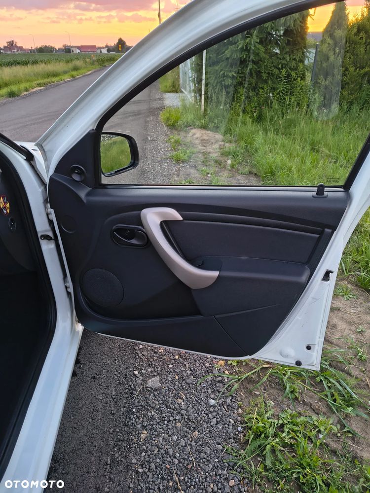 Dacia Sandero 1.2 16V Laureate - 10