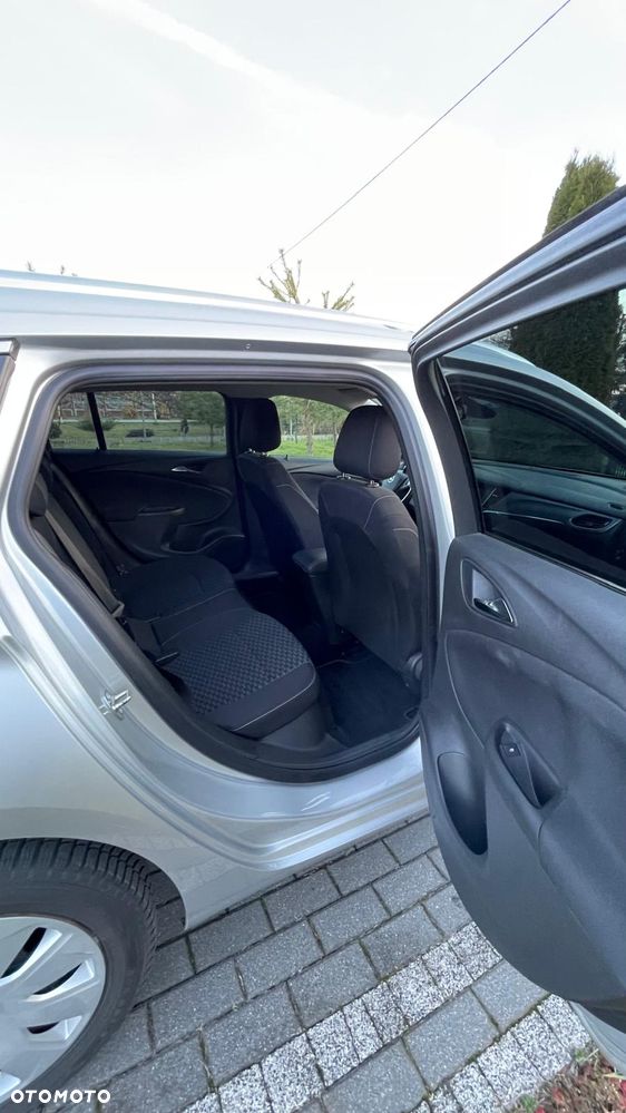 Opel Astra 1.4 T Enjoy S&S - 9