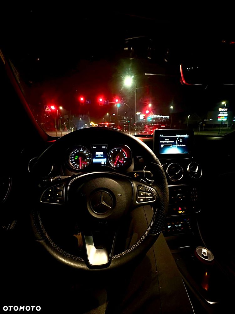 Mercedes-Benz CLA 250 4Matic 7G-DCT - 13