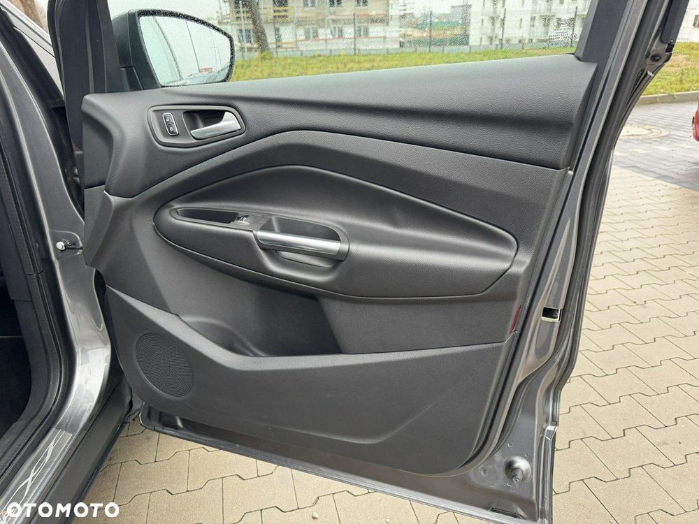 Ford Kuga 1.6 EcoBoost 2x4 Titanium - 32