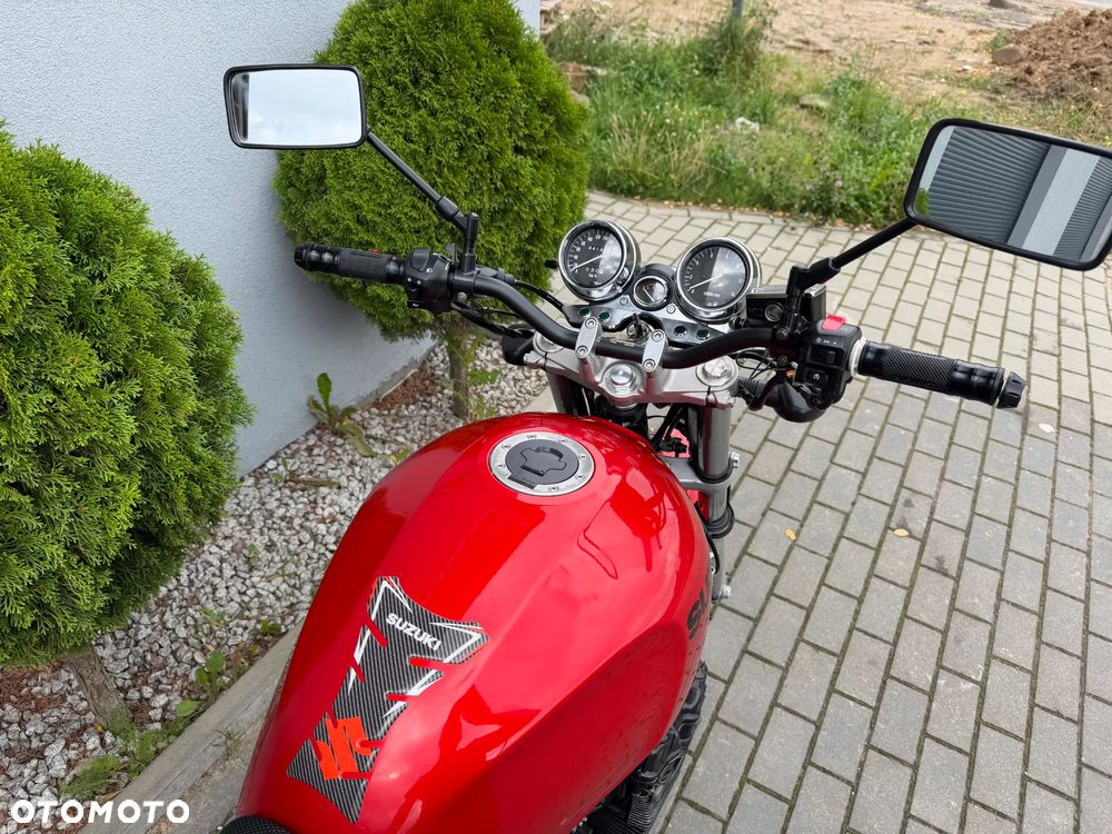 Suzuki GSX - 21