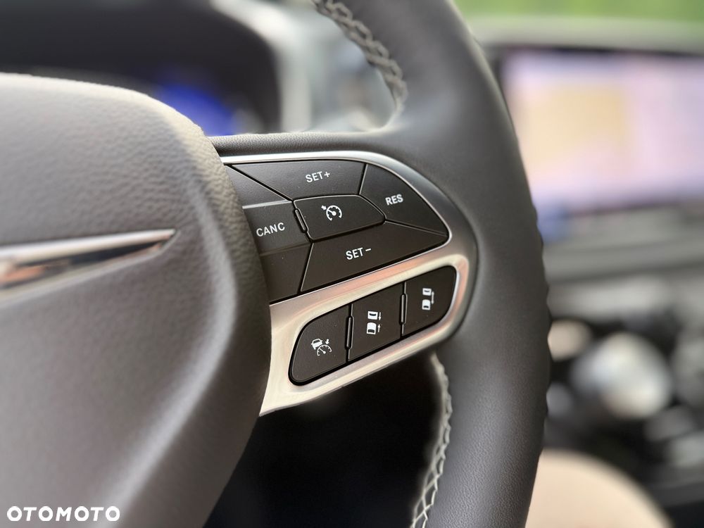 Chrysler Pacifica - 17