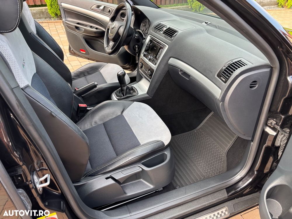 Skoda Octavia Combi 2.0 TDI RS - 8