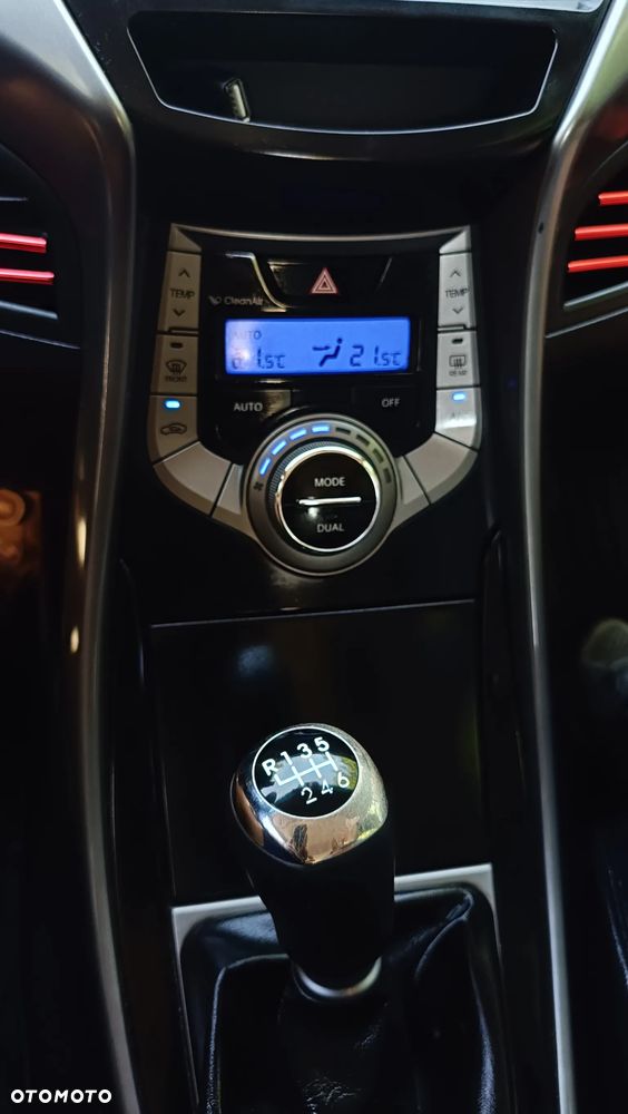 Hyundai Elantra 1.6 Comfort - 20