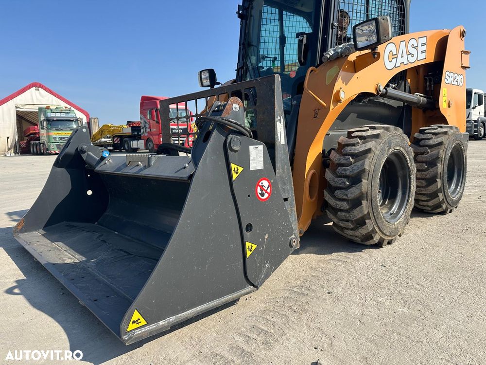 Case SR 210 LOADER - 11