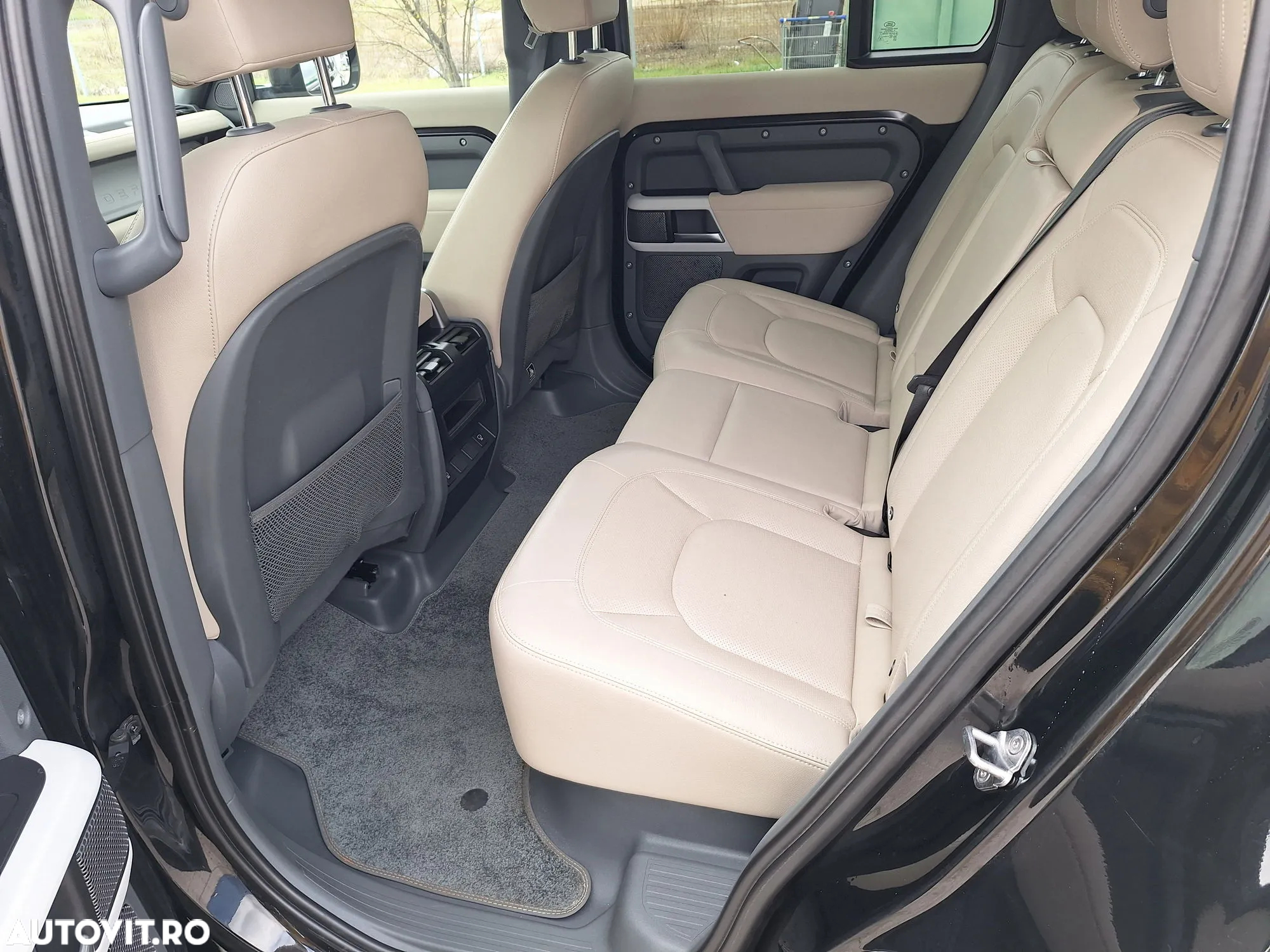 Land Rover Defender - 11