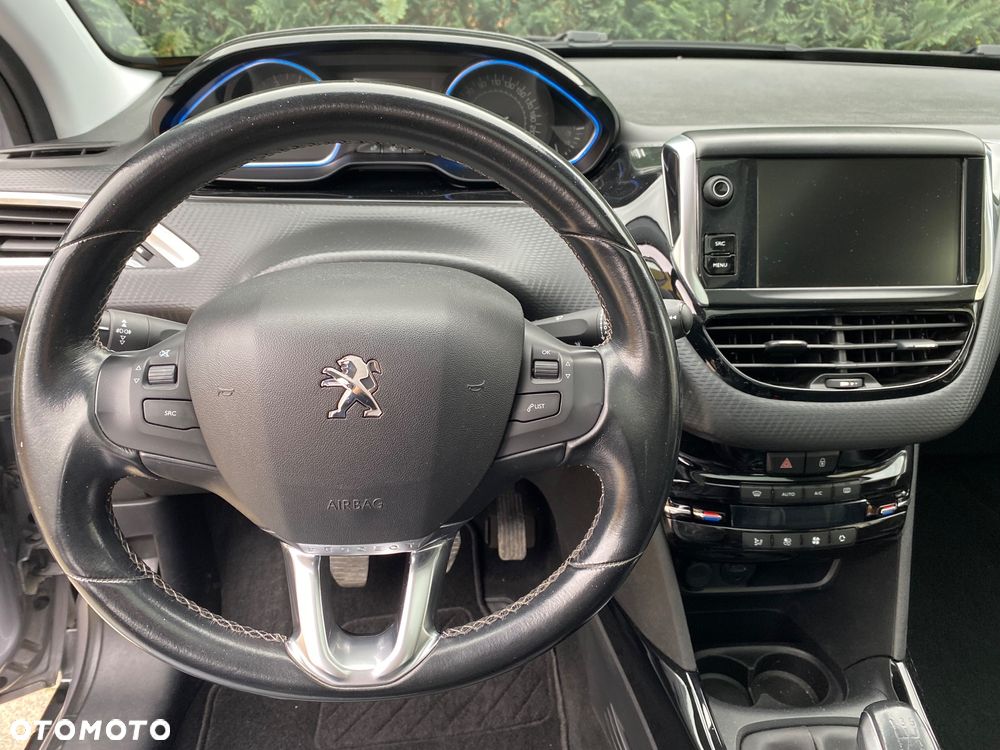 Peugeot 2008 1.2 Pure Tech Allure S&S - 11