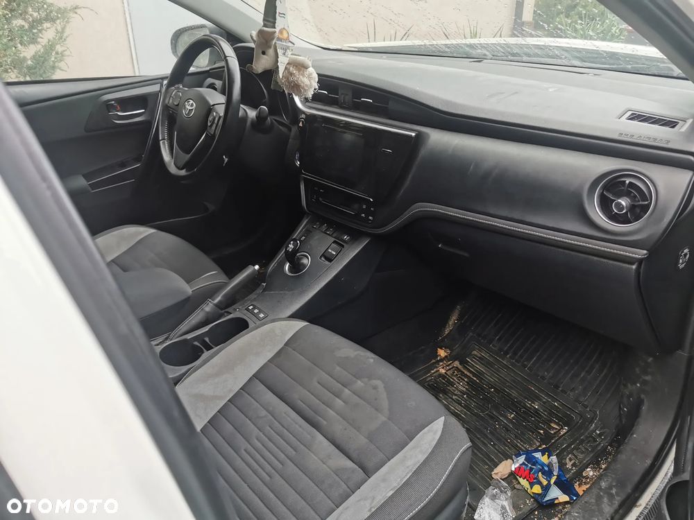 Toyota Auris Hybrid 135 Dynamic - 2