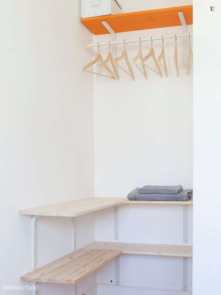 Quarto - localizado em São Sebastião Lisbon - Grande imagem: 4/14