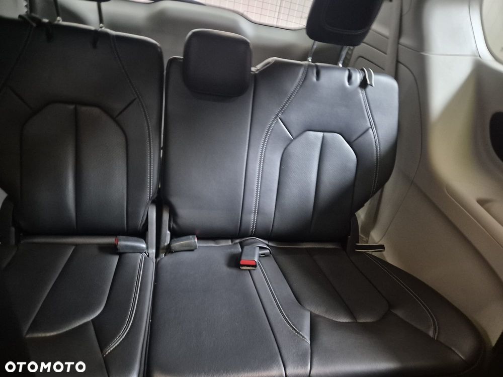 Chrysler Pacifica - 13