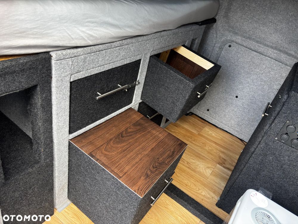 Ford TRANSIT CUSTOM - 11