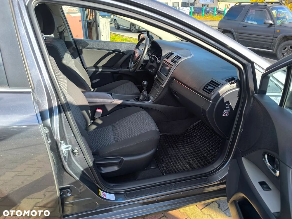 Toyota Avensis 1.8 Life - 12