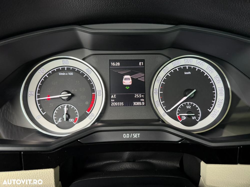 Skoda Superb 2.0 TDI DSG L&K - 37